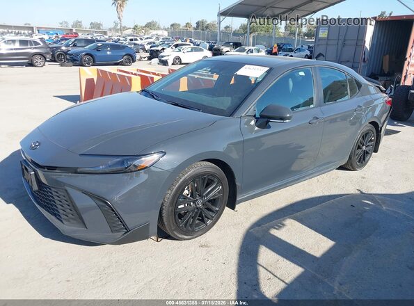 4T1DAACKXTU670410 2026 TOYOTA CAMRY Gray Առջևի ձախ երեք քառորդ տեսարան