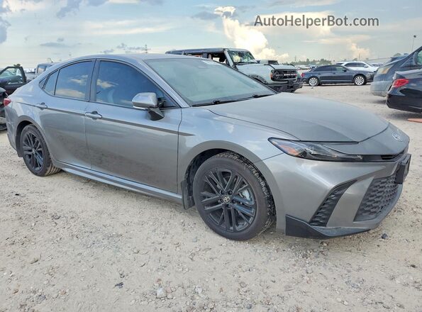4T1DAACKXTU673405 2026 TOYOTA CAMRY Серый Передняя правая четверть