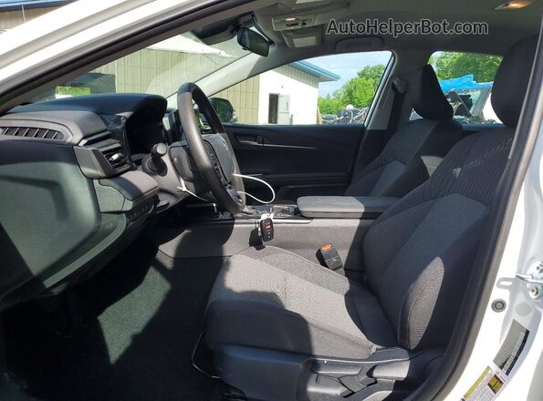 4T1DAACKXTU722067 2026 TOYOTA CAMRY Белый Вид салона спереди