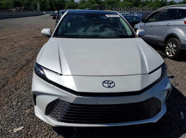 4T1DBADK1TU548742 2026 TOYOTA CAMRY White Widok z przodu