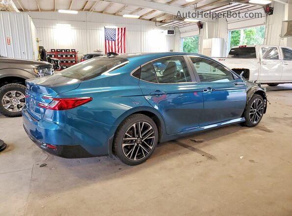 4T1DBADK2SU015541 2025 TOYOTA CAMRY Teal Trasero derecho