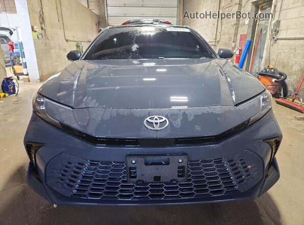 4T1DBADK2TU553433 2026 TOYOTA CAMRY Gray Դիմացի տեսք