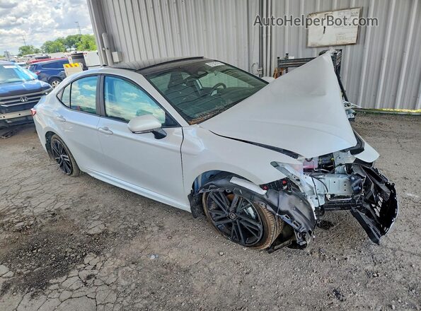 4T1DBADK4TU553403 2026 TOYOTA CAMRY Белый Передняя правая четверть