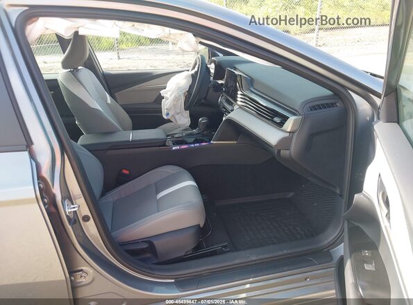 4T1DBADK5TU058188 2026 TOYOTA CAMRY Gray Widok wnętrza z przodu