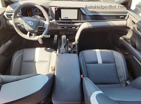 4T1DBADK5TU543768 2026 TOYOTA CAMRY Silver Widok deski rozdzielczej