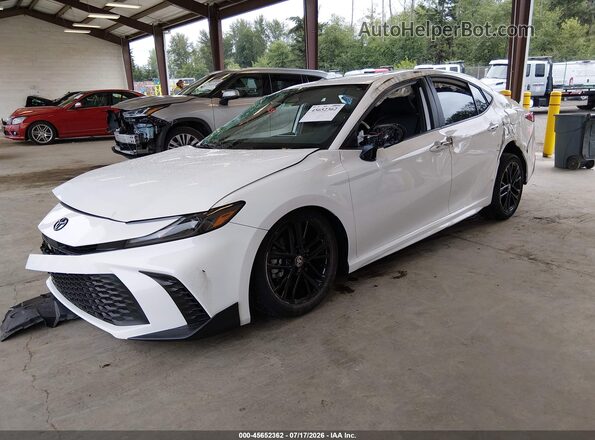 4T1DBADK6SU034710 2025 TOYOTA CAMRY White წინა მარცხენა ხედი სამი მეოთხედიდან