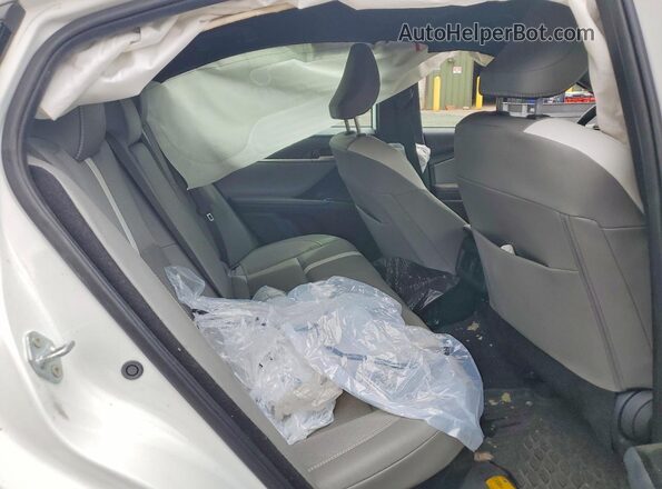 4T1DBADK6SU504136 2025 TOYOTA CAMRY White Vista de los asientos traseros