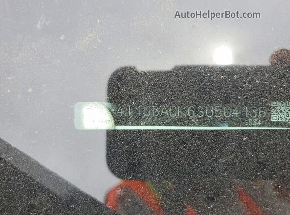 4T1DBADK6SU504136 2025 TOYOTA CAMRY White Vista del compartimento del motor