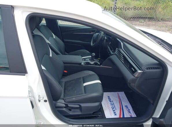 4T1DBADK7SU018192 2025 TOYOTA CAMRY White Սալոնի դիմացի տեսք