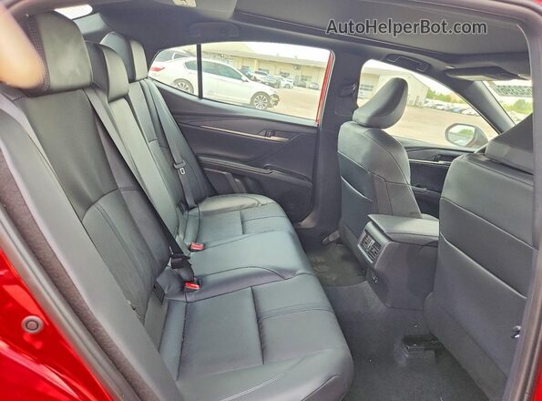 4T1DBADK7SU021240 2025 TOYOTA CAMRY Red Vista de los asientos traseros
