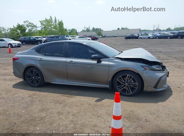 4T1DBADK7SU512228 2025 TOYOTA CAMRY Silver Widok wnętrza z tyłu