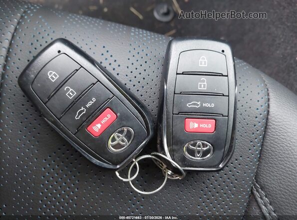4T1DBADK7TU061271 2026 TOYOTA CAMRY Красный Вид панели приборов
