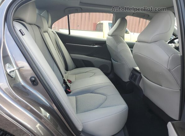 4T1F11AK1NU027720 2022 TOYOTA CAMRY Gray Widok tylnych siedzeń