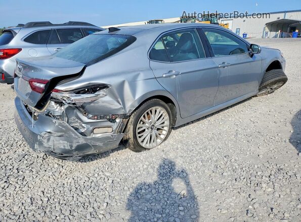 4T1F11AK8LU908296 2020 TOYOTA CAMRY Silver Trasero derecho