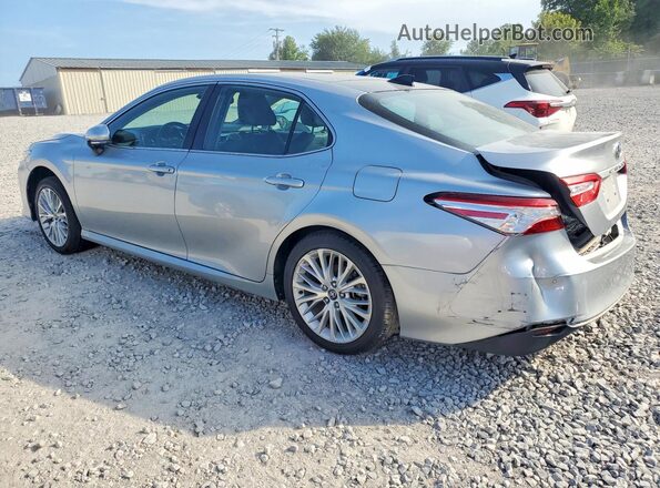 4T1F11AK8LU908296 2020 TOYOTA CAMRY Silver Trasero izquierdo