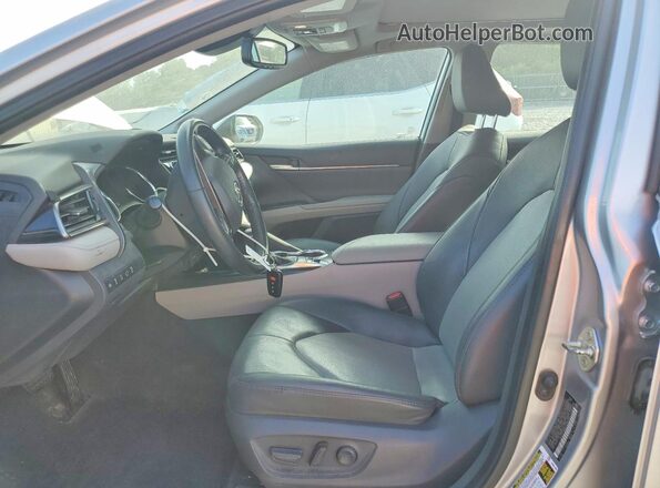 4T1F11AK8LU908296 2020 TOYOTA CAMRY Silver Vista interior delantera