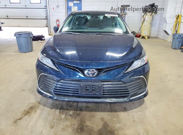 4T1F11BK5MU045456 2021 TOYOTA CAMRY Blue Widok z przodu