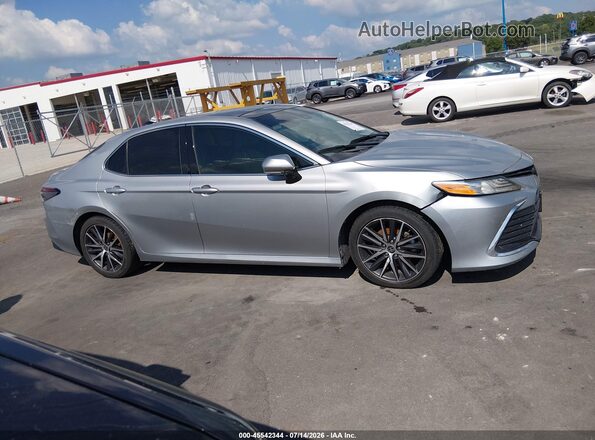 4T1F11BK6MU030710 2021 TOYOTA CAMRY Silver ხელსაწყოთა პანელის ხედი
