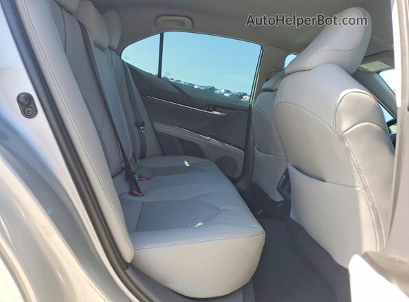 4T1F11BK6PU098753 2023 TOYOTA CAMRY Silver Vista de los asientos traseros