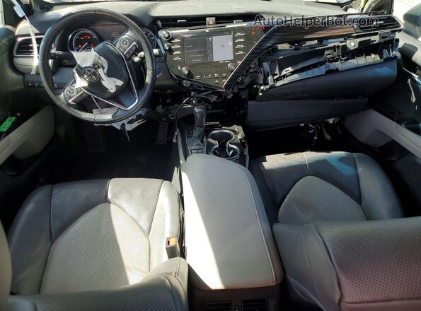 4T1F31AK0LU019941 2020 TOYOTA CAMRY Silver წინა პანელის ხედი