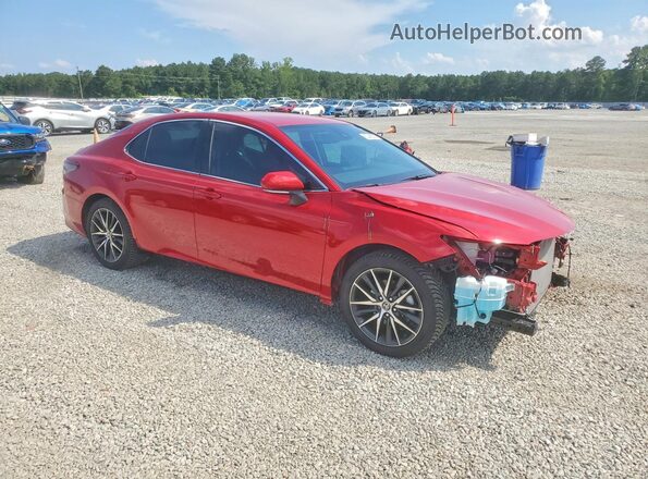4T1F31AK1PU047057 2023 TOYOTA CAMRY Red Delantero derecho