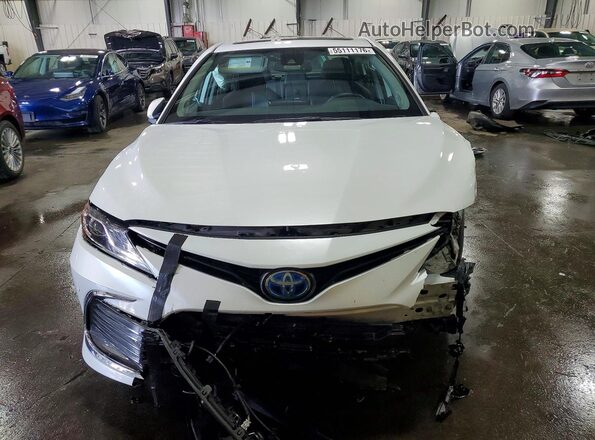 4T1F31AK4NU577651 2022 TOYOTA CAMRY Белый Вид спереди