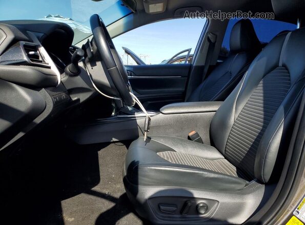 4T1G11AK1LU955321 2020 TOYOTA CAMRY Gray Widok wnętrza z przodu