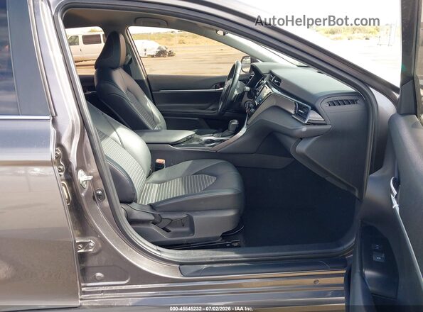 4T1G11AK1LU984902 2020 TOYOTA CAMRY Gray Widok wnętrza z przodu