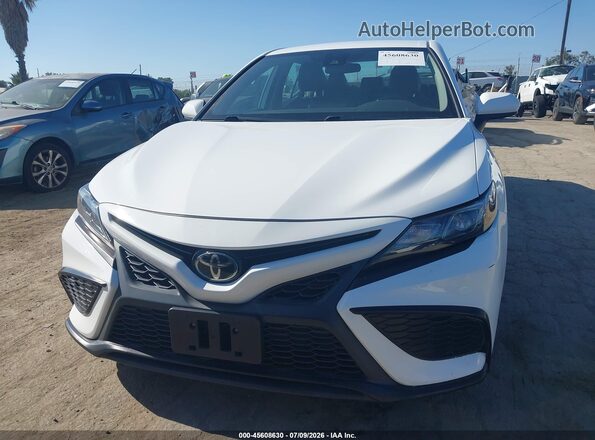 4T1G11AK2MU596997 2021 TOYOTA CAMRY White Vista del cuadro de instrumentos