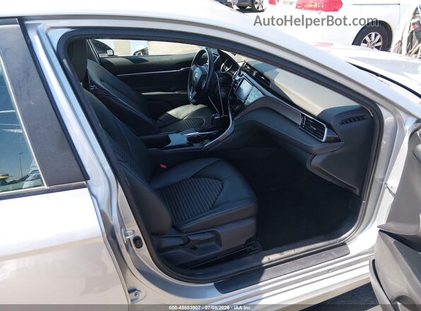 4T1G11AK3LU375987 2020 TOYOTA CAMRY Серебряный Вид салона спереди
