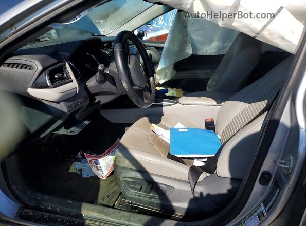4T1G11AK3LU893744 2020 TOYOTA CAMRY Silver Widok wnętrza z przodu
