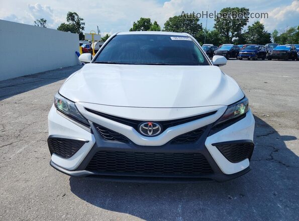 4T1G11AK3MU525906 2021 TOYOTA CAMRY White Widok z przodu
