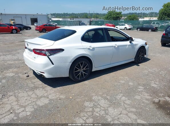 4T1G11AK3MU586236 2021 TOYOTA CAMRY White Trasero derecho
