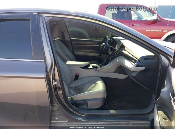 4T1G11AK4MU521802 2021 TOYOTA CAMRY Серый Вид салона спереди