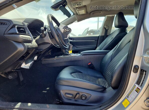 4T1G11AK6PU162425 2023 TOYOTA CAMRY Silver Front interior view