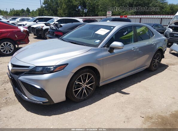 4T1G11AK6RU915535 2024 TOYOTA CAMRY Серебряный Передняя левая четверть