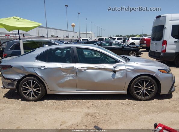 4T1G11AK6RU915535 2024 TOYOTA CAMRY Серебряный Вид задней части салона