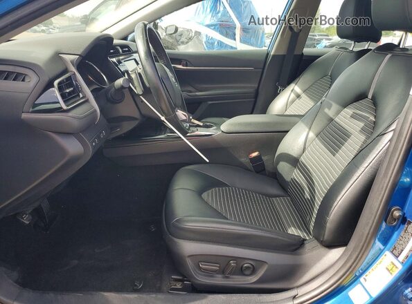 4T1G11AK7LU332883 2020 TOYOTA CAMRY Blue Front interior view