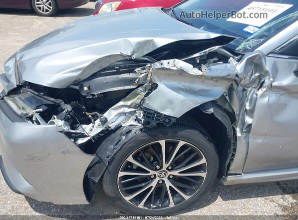 4T1G11AK7LU510596 2020 TOYOTA CAMRY Серебряный Вид спереди