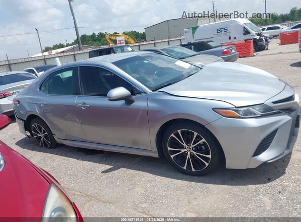 4T1G11AK7LU510596 2020 TOYOTA CAMRY Серебряный Вид задней части салона