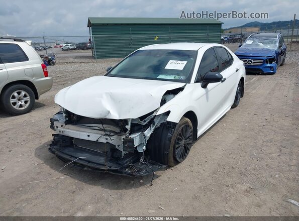 4T1G11AK8MU497567 2021 TOYOTA CAMRY Белый Передняя левая четверть
