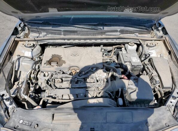 4T1G11AKXMU409702 2021 TOYOTA CAMRY Silver Вид задньої частини салону