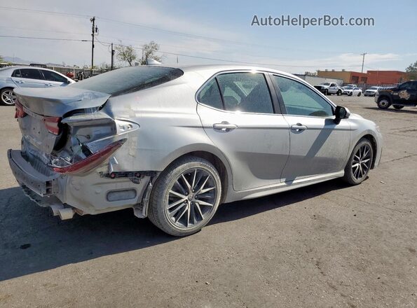 4T1G11AKXMU409702 2021 TOYOTA CAMRY Silver Задня права чверть