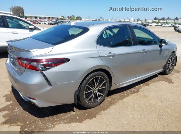 4T1G11AKXMU418237 2021 TOYOTA CAMRY Silver Trasero derecho