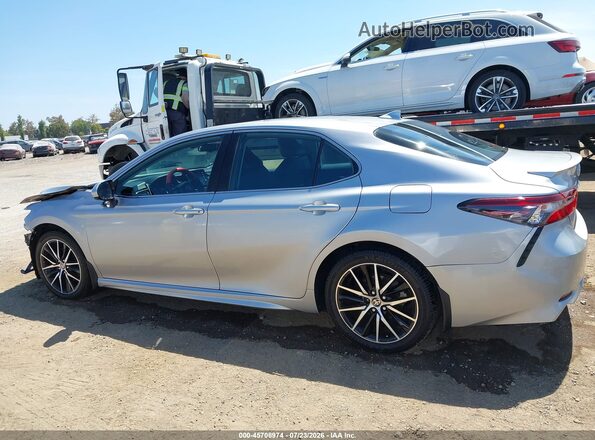 4T1G11AKXMU418237 2021 TOYOTA CAMRY Silver 