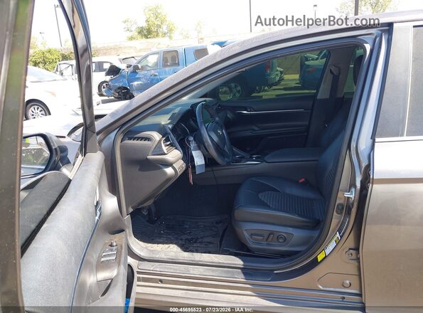 4T1G11AKXMU534876 2021 TOYOTA CAMRY Gray Widok wnętrza z przodu