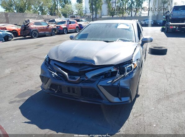 4T1G11AKXMU534876 2021 TOYOTA CAMRY Gray Widok wnętrza z tyłu