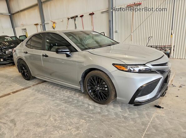 4T1G11BK2MU040865 2021 TOYOTA CAMRY Silver Przód prawy