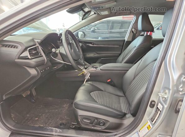 4T1G11BK2MU040865 2021 TOYOTA CAMRY Silver Widok wnętrza z przodu