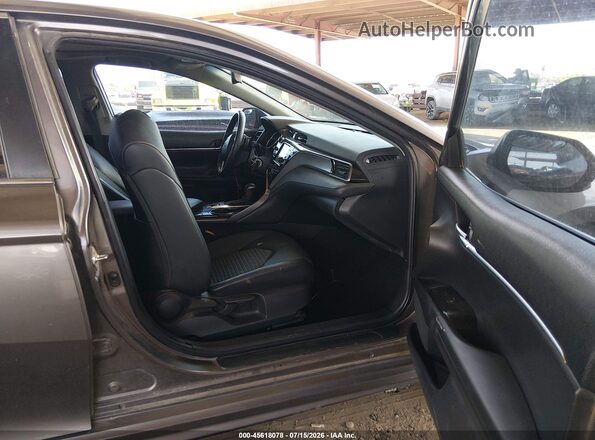 4T1G11BK3LU009249 2020 TOYOTA CAMRY Gray Widok wnętrza z przodu